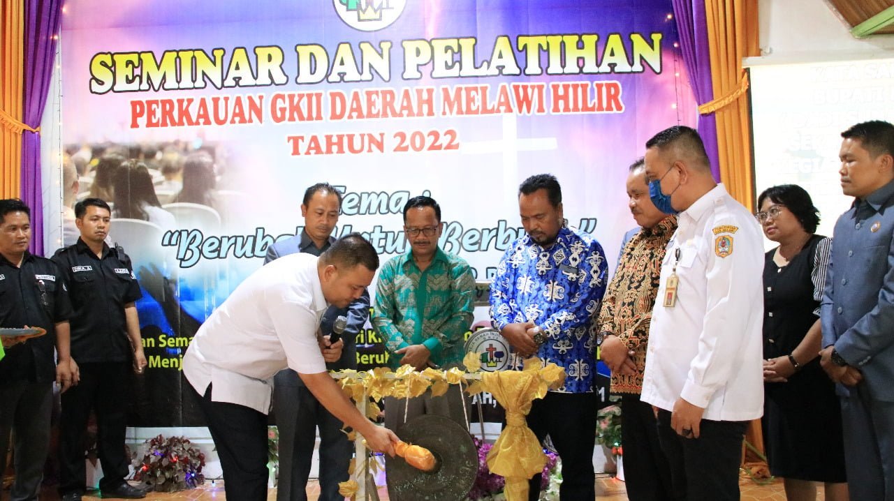 Pembukaan Seminar dan Perkauan GKII Daerah Melawi Hilir