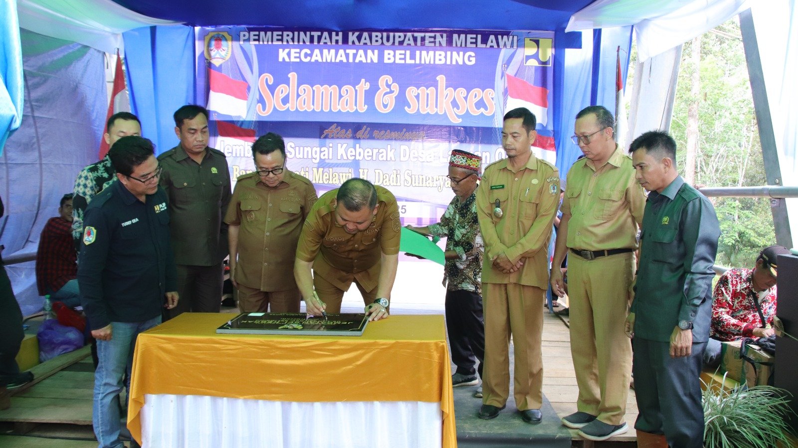 Bupati Melawi Resmikan Jembatan Sungai Keberak 2 di Desa Langan