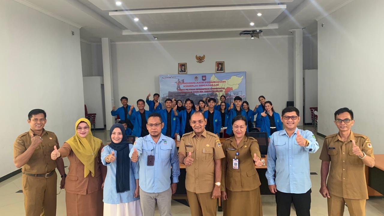 Asisten Perekonomian dan Pembangunan Melawi Menyerahkan kembali Mahasiswa Program PLP-2  ke Universitas PGRI Ponttianak