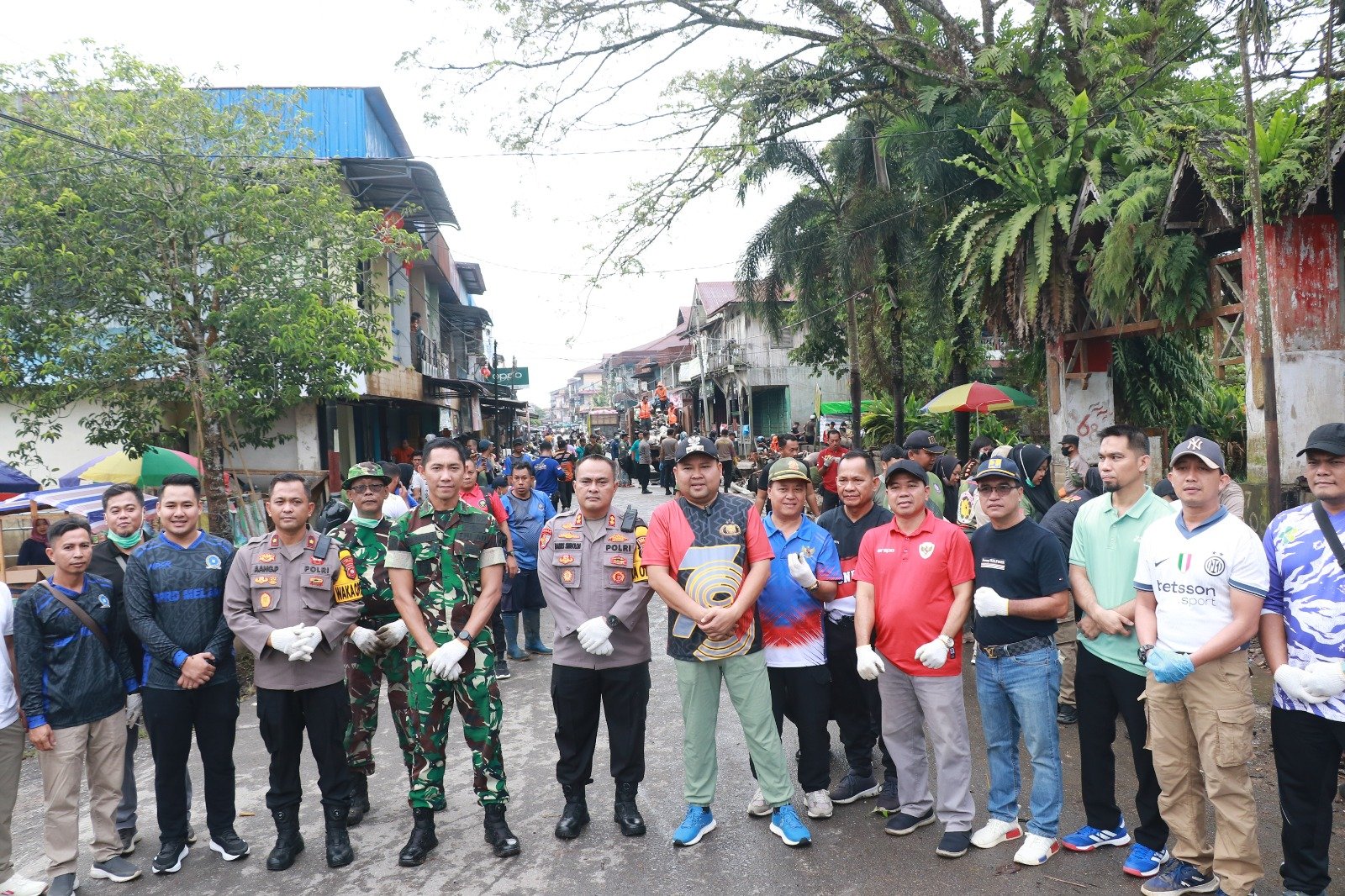 Pemkab Melawi Gelar Aksi Bersih di Lingkungan Kota Juang Melawi