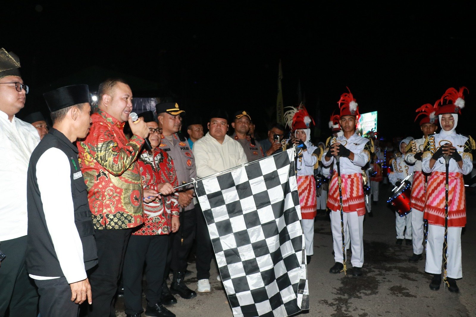 Ribuan Obor Terangi Kota Juang, Bupati Melawi Ajak Masyarakat Sambut Ramadhan dengan Sukacita