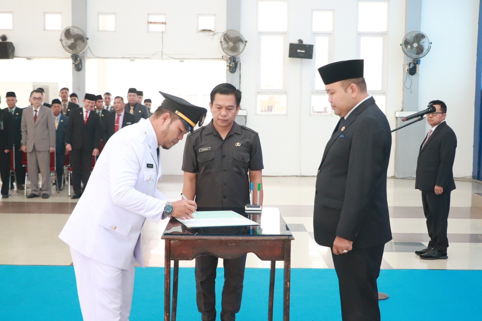 Bupati Melawi Lantik Camat Nanga Pinoh, Tekankan Integritas dan Kehadiran di Tengah Masyarakat